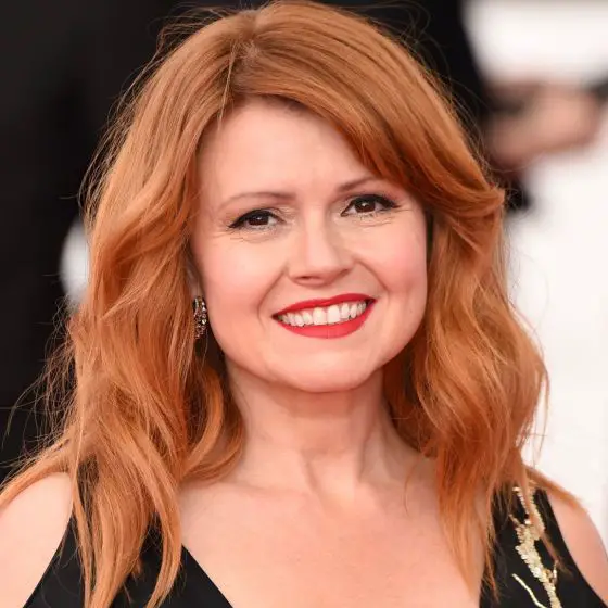 How tall is Sian Gibson?